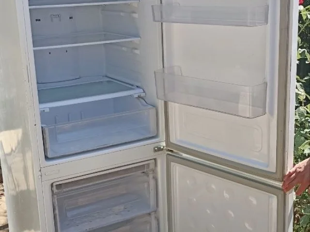 Фото: Продам холодильник sumsung в хорошем рабочем Состоянии