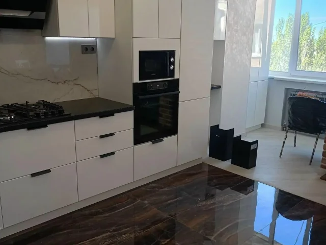 Фото: Продам 3-ком. кв-ру, пр-т Победы 72, 7/7, р-он Исполкома, кирпичный дом, крыша перекрыта, есть тех.этаж, лифт работает,