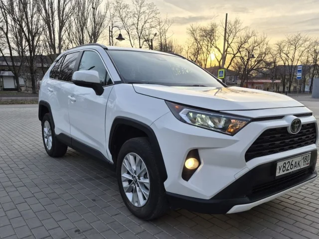 Фото: Toyota RAV4 - 2020г
