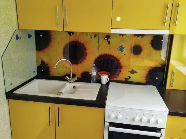 Фото: #Продам 2 комнатную квартиру в Стаханове на Торговом центре по  улице Карбышева , квартира с ремонтом ,не угловая  , тре