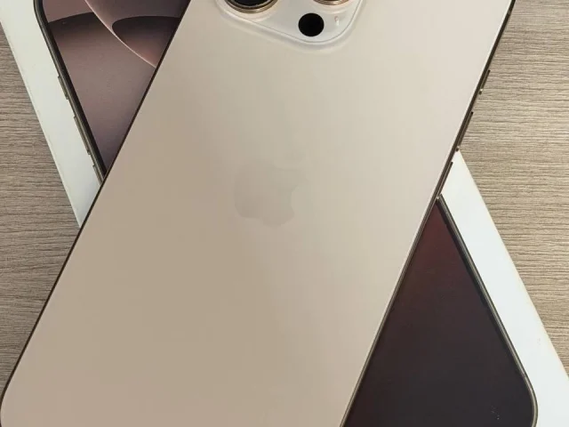 Фото: iPhone 16 Pro Max 256 GB , Desert Titanium