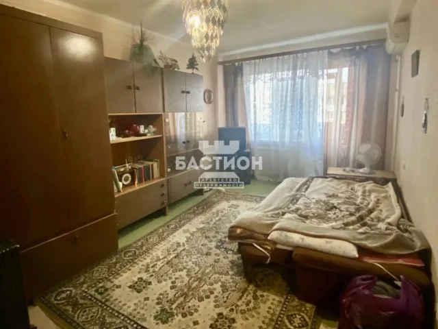 Фото: Продается однокомнатная квартира на квартале Левченко. Расположена на 9-м этаже 9-ти этажного дома. Крыша отремонтирован