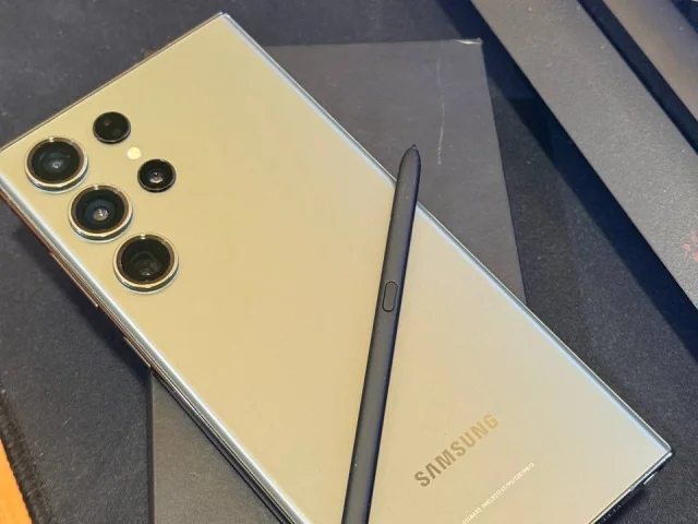 Фото: Продам Samsung s23 ultra 256gb в хорошем состоянии,полный комплект + 4 чехла,цена 30.000 писать в тг или звонить