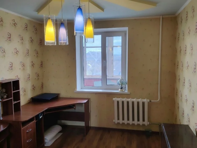 Фото: Продам 2 ком. кв-ру, ул. Казарцева 1, 7/9. Квартира 54,5 м.кв, теплая, не угловая, окна пластик, большая лоджия. Пол лам