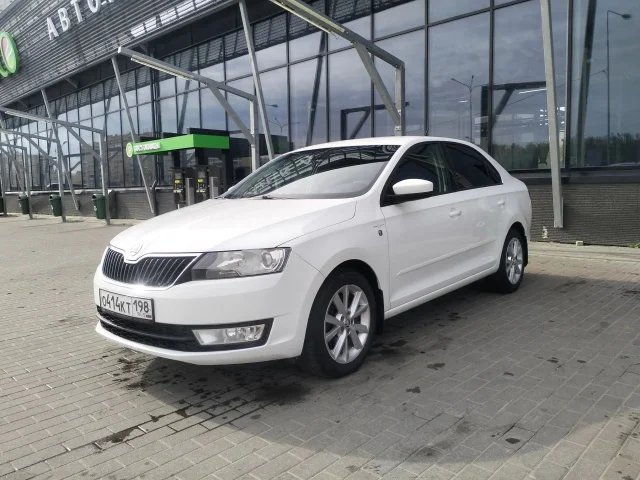 Фото: Шкода рапид. 2015 г,не битый, заводская покраска.  Двигатель 1,4(125 л с),  автомат, пробег 200.000 км, родной. Техничес