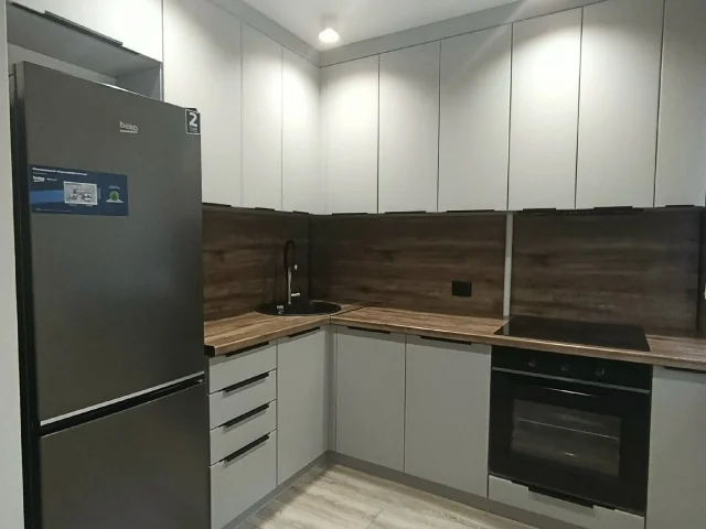 Фото: Продам 3 ком. кв-ру, ул. Комсомольская 42, 2/5. Район Собора, не угловая, кирпичный дом, установлена накопительная ёмкос