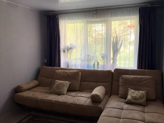 Фото: Продам 3-х комнатную квартиру в г. Луганск, Ленинский р-н, кв. Шевченко 1/5 этаж. Общая площадь 59 м² Квартира уютная, т