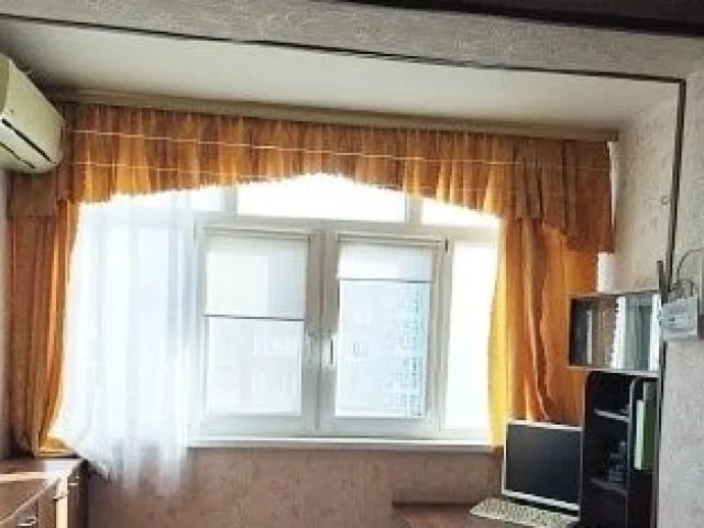 Фото: Продается 2 комнатная квартира в Донецке, по ул. Щетинина, 7/9 панельный дом. Общая пл. 48.1 м², жилая 29.8 м², кухня 6.