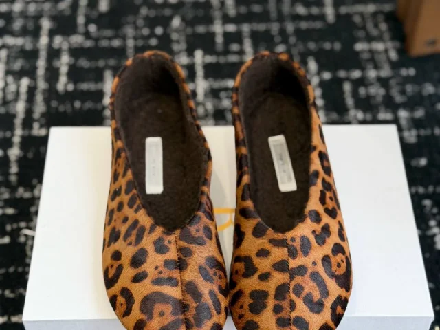 Фото: Premium Quality zp 🔴Size: 35-41