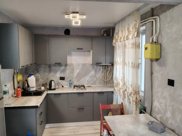 Фото: Продам однокомнатную квартиру, ул. Гагарина 60, 1/5. Квартира не угловая, свежий ремонт. Окна пластик, пол линолеум, нов
