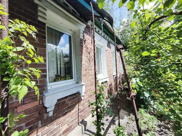 Фото: Продам дом, 5 шахта, ул. Коцюбинского 64 кв.м. в жилом состоянии, частично под ремонт.Центральная канализация, газ, коте