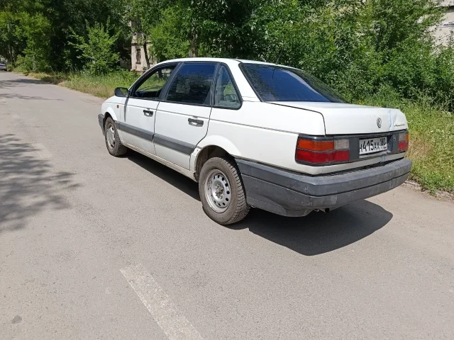Фото: Продам Volkswagen Passat б3 1988 год 1.6 бензин .Машина в хорошем состоянии, на полном ходу, стоит новая зимняя резина,