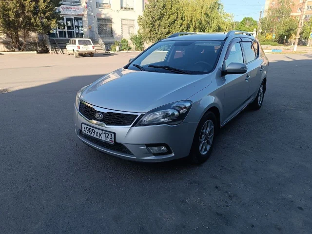 Фото: Kia Ceed 2011г., 1.6л, бензин,165т.км, механика(6-ст), вся в родном окрасе, полный эл. пакет, кондиционер, подогрев сиде
