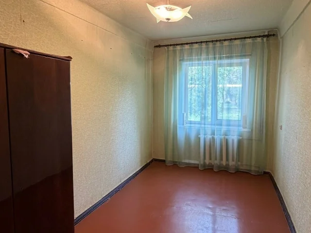 Фото: Продам 2-х ком.кв-ру, ул. Герцена 29, 2/5. Квартира теплая, не угловая. Новые входные двери, окна пластик, балкон столяр