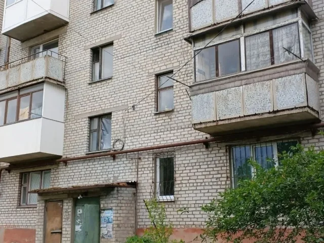 Фото: Продам 3-х комн. кв-ру, ул. Горловской Дивизии 115, 3/5. Общая пл. 57 кв.м. Кирпичный дом, не угловая, комнаты раздельны