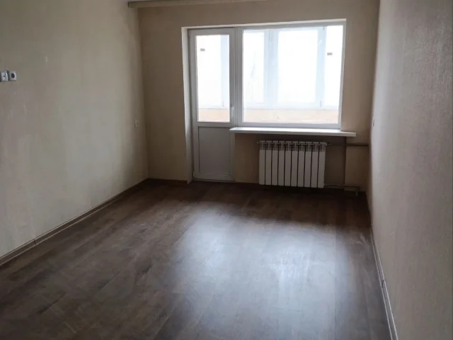 Фото: Продам 1-но комнатную квартиру после кап.ремонта, ЦГР, пр.Победы 93. 5/5, не угловая, крыша не течёт. Хорошая транспортн