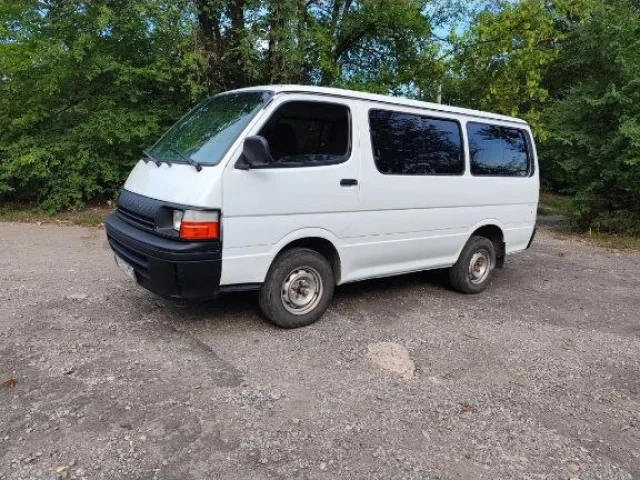 Фото: Toyota hiase 1991 года. Состояние очень хорошее. Мотор 2.0 бензин в очень хорошем состоянии. МКПП 5-ти ступенчатая работ