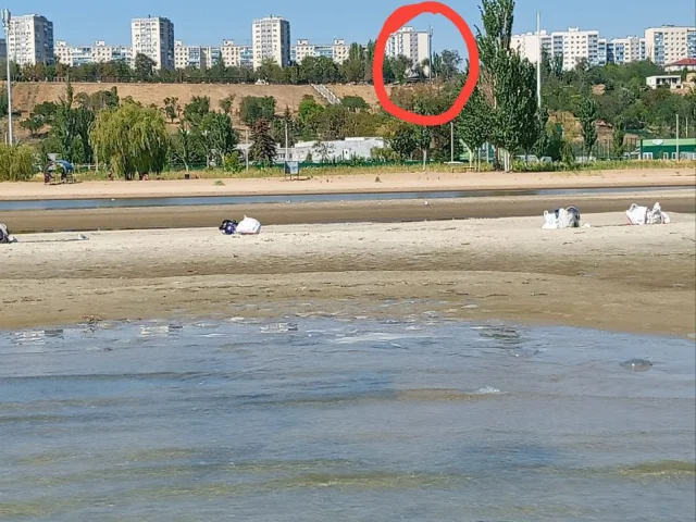 Фото: Продвм 3к.кв., Комс.бульвар, 4/9, Лоджия, 59/39/10, дом отремонтирован, новый бойлер, бвтареи, унитаз ,ванна,раковина в
