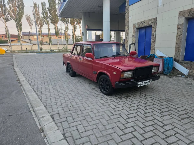 Фото: Ваз 2107. Карб. Газ/бенз. Сел поехал