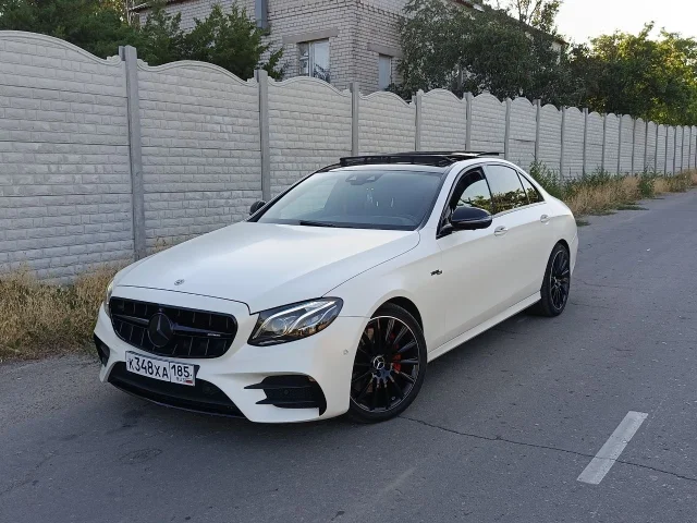 Фото: Продам Mercedes E43 AMG. 2017 год выпуска. Мотор 3.0 бензин. (401 Л.С.) Коробка автомат. В отличном состоянии. Не бит. Н