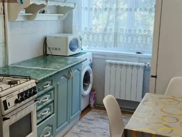 Фото: СДАЁТСЯ СВЕТЛАЯ УЮТНАЯ 3-Х КОМНАТНАЯ КВАРТИРА ЦЕНТРАЛЬНЫЙ РАЙОН ОРИЕНТИР РЫНОК " КОСМОС "
