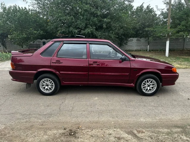 Фото: Продам Ваз 2115 2006год 1.5 8кл, бензин. Автомобиль в отличном состоянии кузов целый не гнилой, двигатель работает хорош