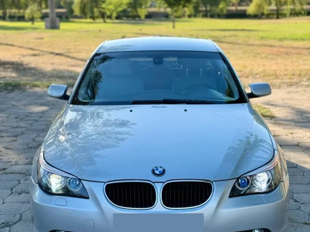 Фото: продается BMW 525 E60 в максимально стоковом и опрятном состоянии. 2003 год, двигатель 2.5, автомат. Машина в Мариуполе.