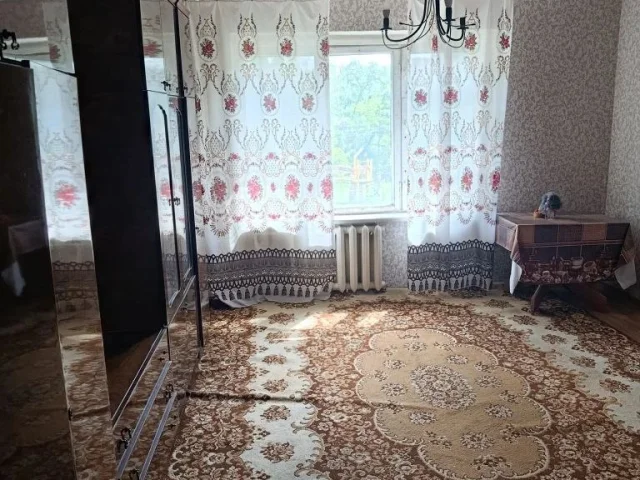 Фото: Продам 1к квартиру.,Ворошиловский район, Проспект Дзержинского, 37м2,, высокий цоколь,из кухни лоджия,с/у совмещён в пли