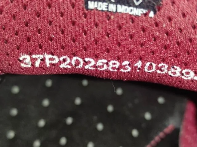 Фото: Женские кроссовки  ECCO, натуральная кожа, размер 37, по стельке 24,5 см, made in Indonesia, немного б/у, отличное состо