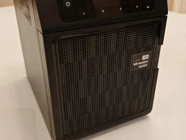 Фото: Сетевое хранилище Western Digital Sentinel DX4000