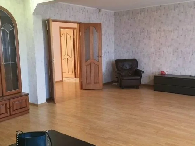 Фото: Продам 4-комнатную квартиру на 8 этаже 136 м? в Донецке, Калининский р-н, в районе парка Строитель