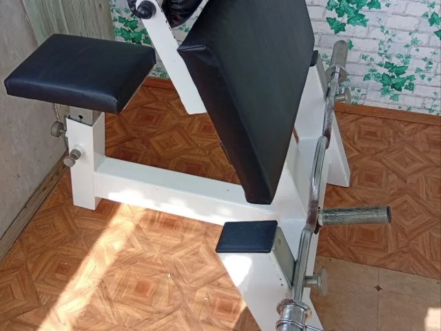 Фото: Продам мини спорт зал,профессиональное оборудование, Скамья Скотта с грифом w-образным и замками,металл толстый,качество