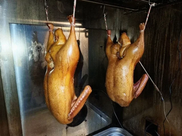 Фото: г. Луганск. Мы с радостью принимаем ваши мясные продукты для процесса горячего копчения на профессиональном оборудовании