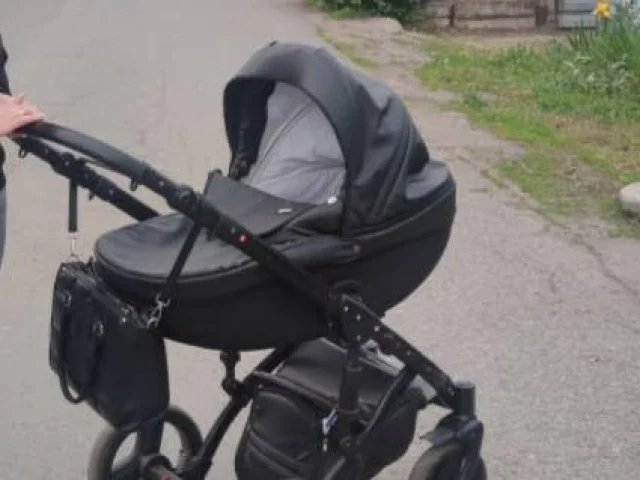 Фото: Продам коляску 3 в 1: автолюлька, люлька и прогулка