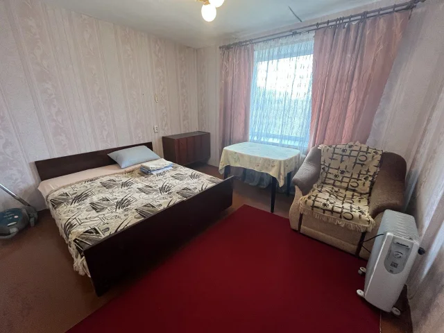 Фото: Продам 2- к. квартиру, г. Луганск, ул. Центральная (р- н Сельхоз унив.), площадь 52 кв. м., на 2/2 этаже. В квартире: 2 