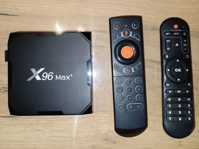 Фото: Приставка x96 max +, 4/32. Прошивка slimbox tv. В рабочем состоянии. Два пульта: один родной второй программируемый G20 