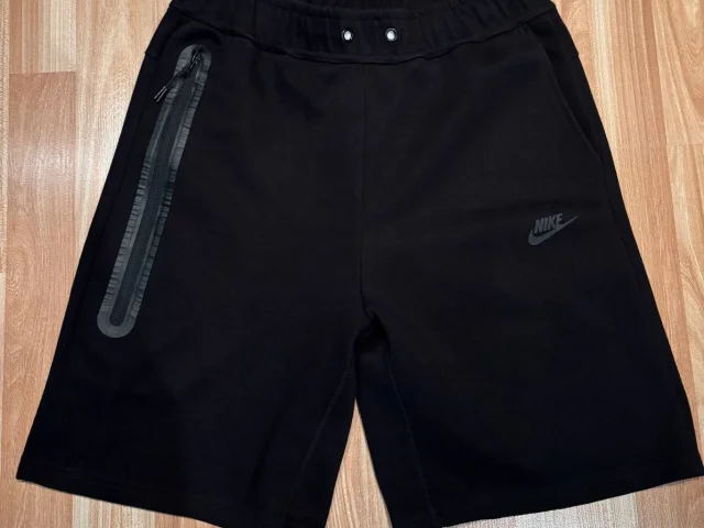 Фото: Nike tech. Оригинал. Размер М. 1700 рублей. Донецк