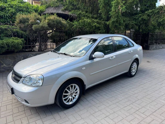Фото: Продам Chevrolet Lacette 2008,1.4,16V,97 л.с,механика,не битая и не крашеная,все стекла заводские,за все время одна хозя