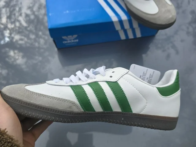 Фото: ПРОДАМ Adidas в классическом исполнении — комфорт без лишних слов ✨