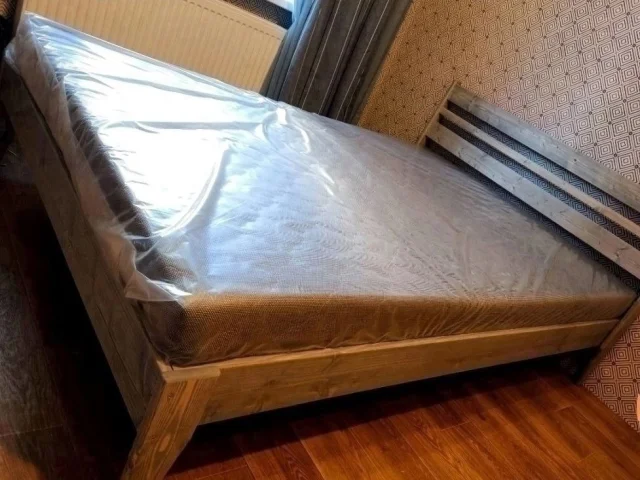 Фото: Продам кровать 200х160 с матрацем в абсолютно новом состоянии. (Натуральное дерево)