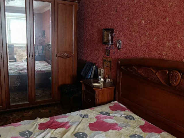 Фото: Продам 2-х комнатную квартиру в центре Донецка, район Атлетика. 5/9 эт. Хорошее состояние. Мебель, бытовая техника остаё