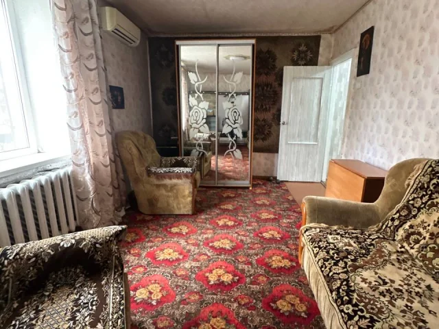 Фото: ❗️❗️❗️Сдам просторную 2-х квартир с большой капитальный пристройкой на всю длину квартиры ! Расположена на улице Гвардей
