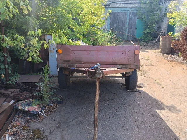 Фото: Продается автомобильный прицеп. На рессорах. Размеры 2000х1800. Электрика поменяна