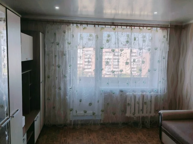 Фото: Продам крупногабаритную, уютную 1-но ком. кв- ру, с нишей, ул. Москаленко 17, 8/9 эт., общей площадью -37 м² , теплая, н