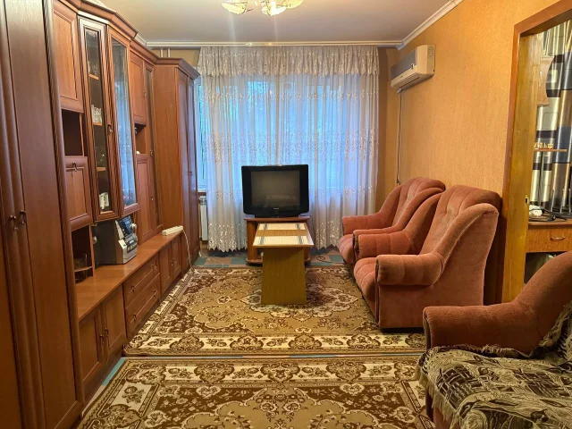 Фото: Цена снижена !!! В продажу предлагается 3-х комнатная квартира 17 ЖМР ,пр Строителей 136 , 5/9 ,не угловая , лоджия , ме