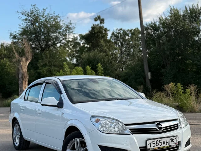 Фото: Opel Astra H Sedan, 1.8 МКПП