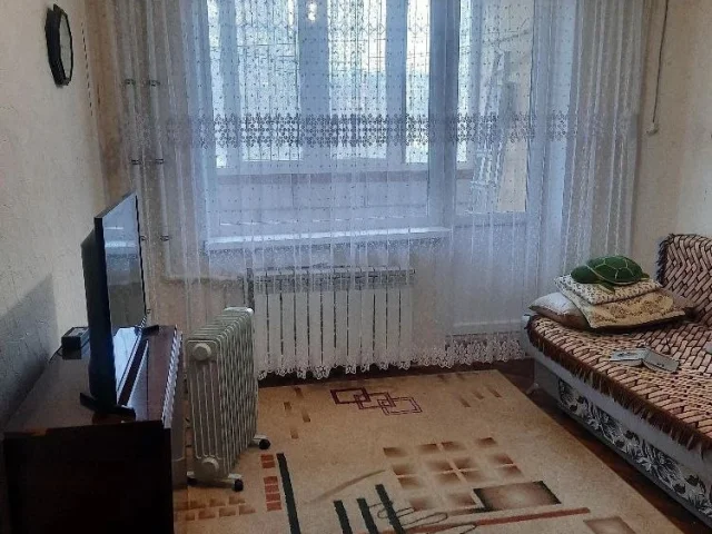 Фото: Эта двухкомнатная квартира на первом этаже девятиэтажного дома в 