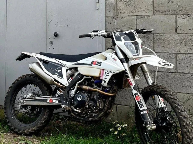 Фото: Продам практически новый эндуро мотоцикл kews k20, брал его в середине июня, по шильдику он 2023, из документов на него