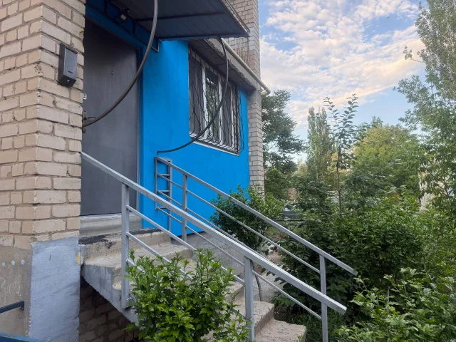 Фото: Продается большая 2 к кв на 1/5 дома, на микрорайоне, свободной планировки, с отдельным входом
