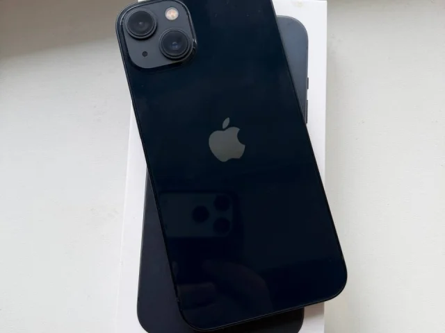 Фото: Продам iPhone 13 128 гб в отличном состоянии
